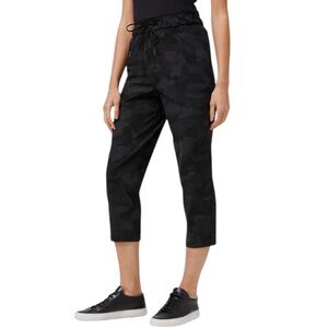 Lululemon Stretch High Rise Crop Pants Heritage 365 Camouflage Deep Coal Black‎